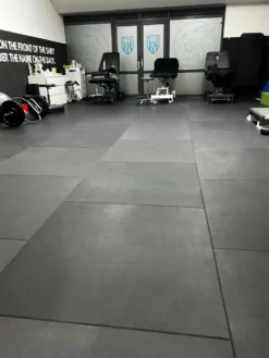 Flow Fitness Rubberen Tegel - 100 x 100 cm - Inclusief Connector
