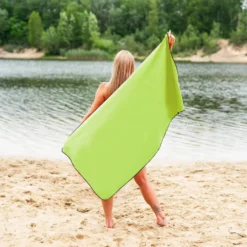 NILS Microvezel Handdoek - Groen/Zwart - 140 x 70 cm